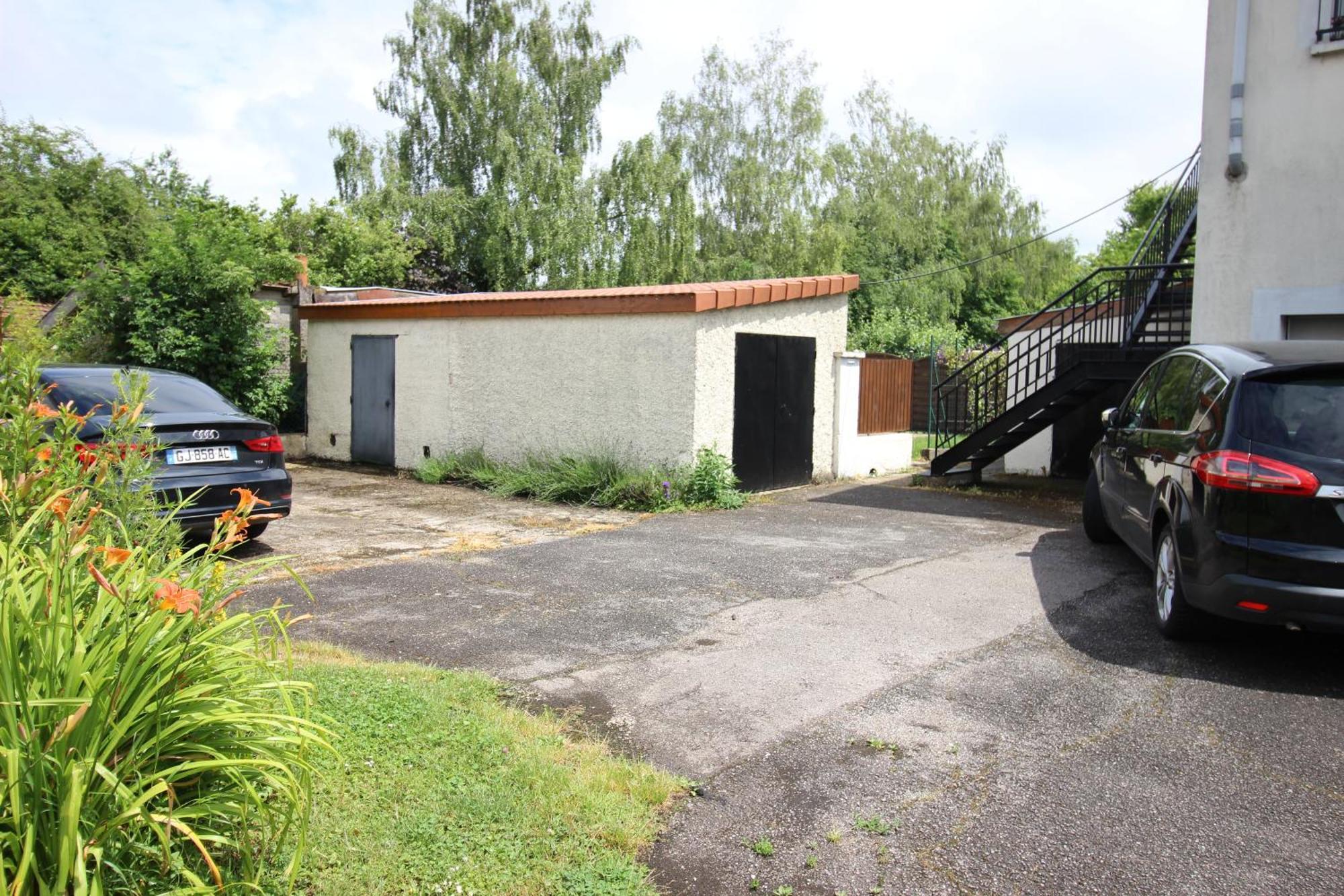 3 Chambres - Tres Grand Jardin Privee - Terrasse Privee - Garage Velo Et Moto - Parking Voiture Privee Dans La Propriete - Gere Par Presta-Zen'Services Thierville-sur-Meuse Exterior photo